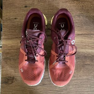 ON Running Cloudflow Shoe Size 7.5